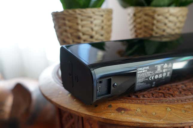 Imagen para el artículo titulado Creative Stage Air V2: una barra de sonido barata ideal para sobremesas, portátiles o... barbacoas