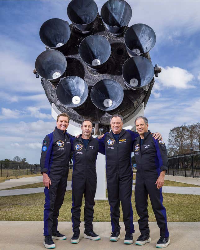 Imagen para el artículo titulado Todo listo para el primer vuelo comercial a la ISS (con comandante español y paella)