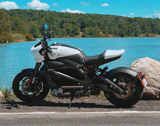 Image for article titled What it's Like to Live With an Electric Motorcycle in New York City