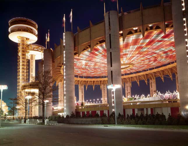 Image for article titled In the middle of Queens, New York, a relic of 1960s architecture awaits a revival