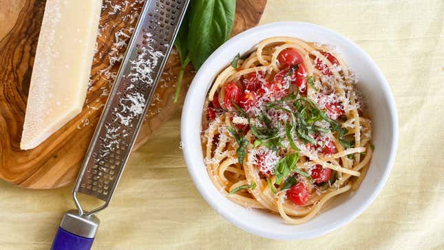 Image for article titled Turn a Pint of Tomatoes Into a No-Cook Pasta Sauce