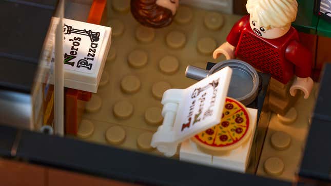 Image for article titled 8 Ways Lego&#39;s New 3,955-Piece Home Alone Set Will Help You Forget There&#39;s an Awful Disney+ Remake Coming