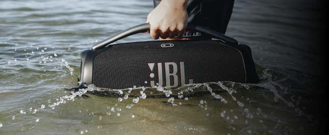 El altavoz JBL Boombox 3 debería estar en todas las listas de los equipos para el aire libre