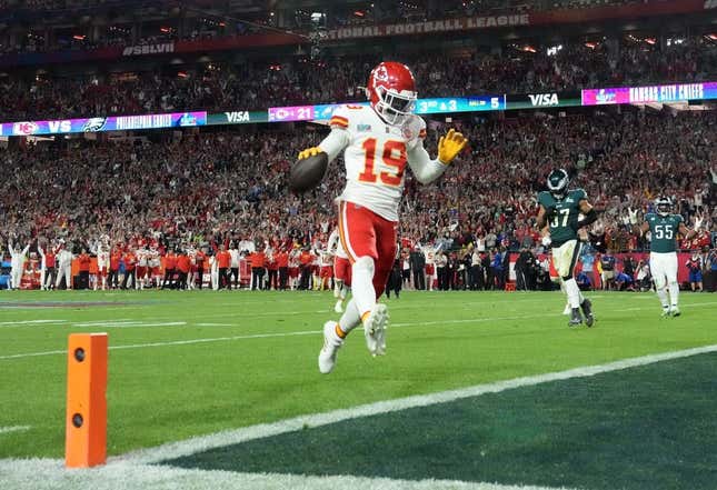 Kansas City Chiefs wide receiver Kadarius Toney (19) scores a touchdown against the Philadelphia Eagles during the fourth quarter in Super Bowl LVII at State Farm Stadium in Glendale on Feb. 12, 2023.
Nfl Super Bowl Lvii Kansas City Chiefs Vs Philadelphia Eagles