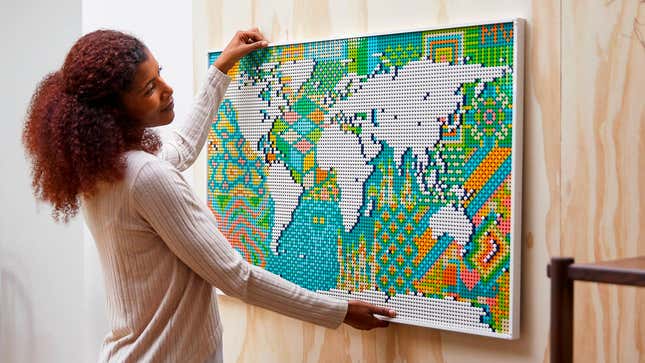 Image for article titled The Largest Lego Set Ever Is a Map of the World That Will Test Your Sanity With Over 11,000 Tiny Dots