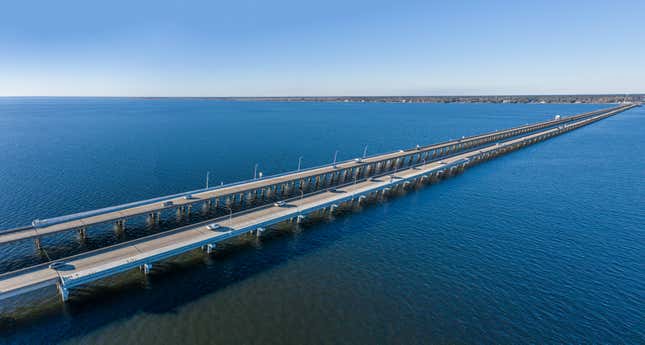 Image for article titled The Lake Pontchartrain Causeway Can Take You To The End Of The World