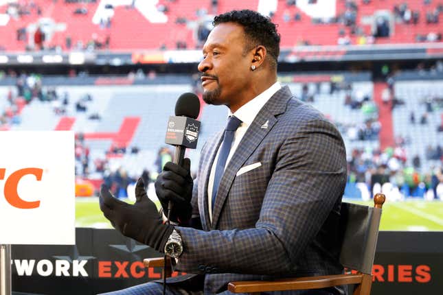 NFL Network’s Willie McGinest reports from the sideline before an NFL football game between the Tampa Bay Buccaneers and the Seattle Seahawks at Allianz Arena in Munich, Germany, Sunday, Nov. 13, 2022. The Tampa Bay Buccaneers defeated the Seattle Seahawks 21-16.