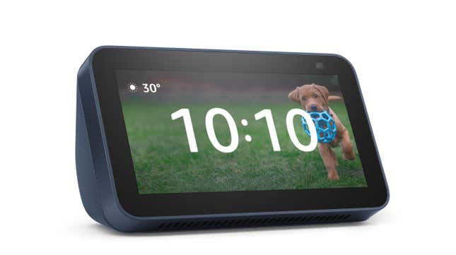 Imagen para el artículo titulado Amazon renueva los Echo Show con una mejor cámara para hacer videollamadas y vigilar la casa