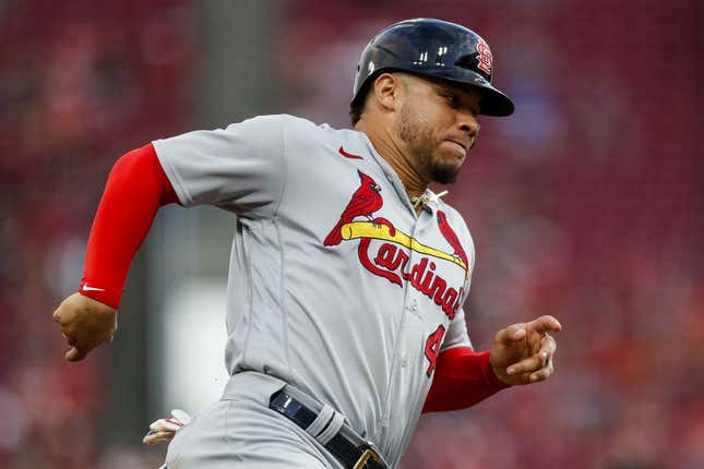 Sep 8, 2023; Cincinnati, Ohio, USA; St. Louis Cardinals catcher Willson Contreras (40) scores on a three-run double hit by designated hitter Luken Baker (not pictured) in the third inning against the Cincinnati Reds at Great American Ball Park.