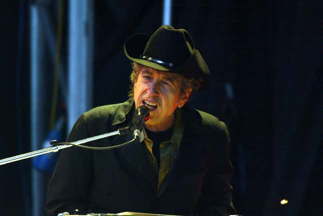 Image for article titled Bob Dylan Is Being Sued for Allegedly Sexually Abusing a Minor in 1965