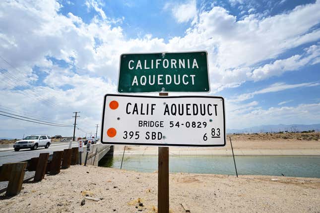 Image for article titled California&#39;s Water Thieves Are Getting Away With It