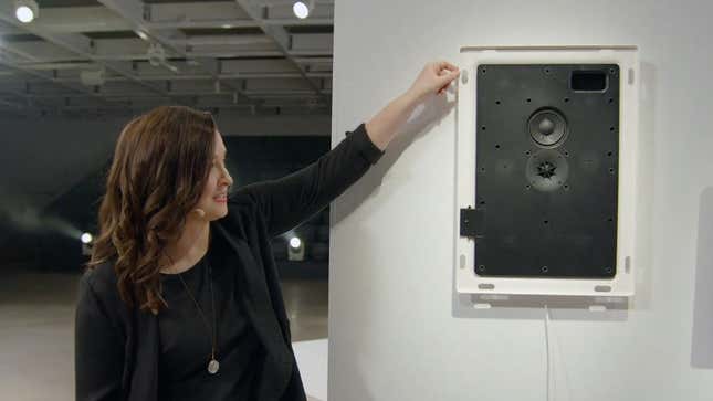 Imagen para el artículo titulado El nuevo altavoz de Ikea y Sonos es un cuadro para colgar en la pared con láminas de arte intercambiables