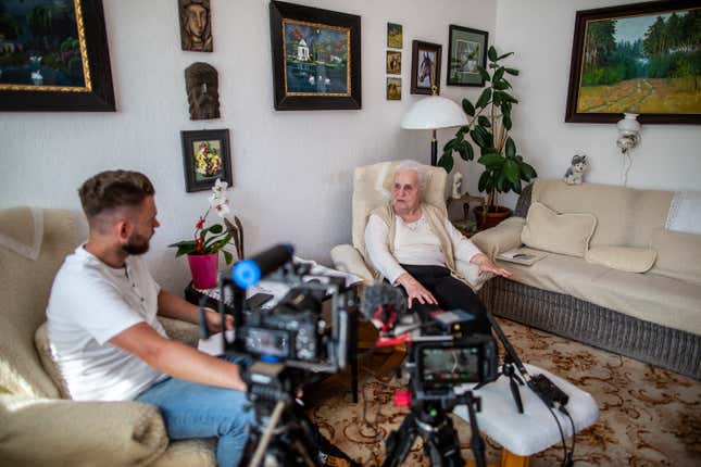 Aleksandra Lubińska, who lost her father in 1939 in Death Valley, speaking to lead author Dawid Kobiałka.