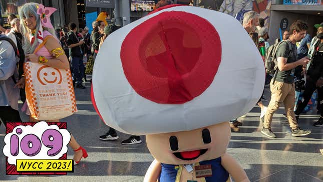 New York Comic-Con 2023'te çekilmiş bir Toad cosplayer'ının fotoğrafı.