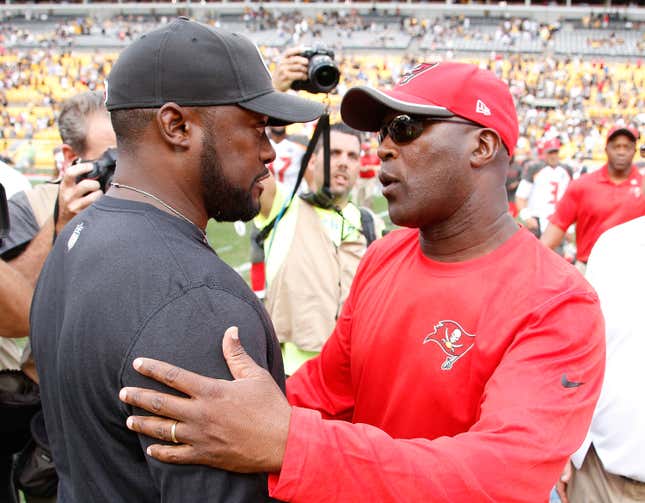 Mike Tomlin and Lovie Smith met as head coaches in 2014.