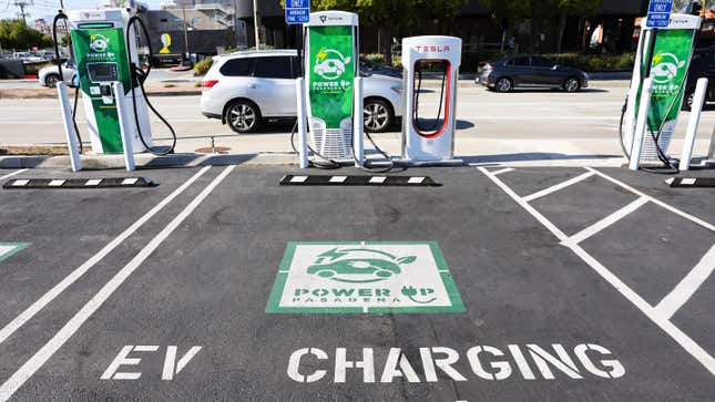Image for article titled California Wants Residents to Slow Down on Charging all the EVs