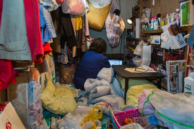 Image for article titled Photos: Tokyo travelers get comfortable in the tiniest of spaces