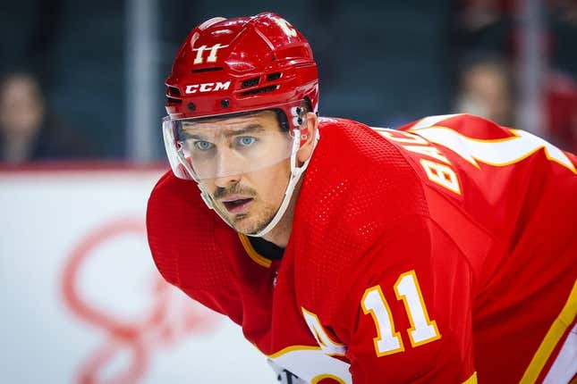 Report: Mikael Backlund, Flames finalizing 2-year extension