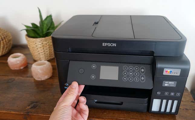 Panel de control de una impresora Epson EcoTank ET-3850