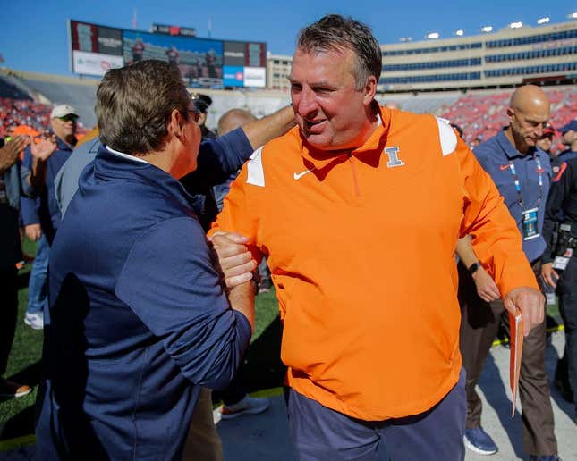 Illinois head coach Bret Bielema celebrates with a supporter as he heads to the locker room after a game against Wisconsin on Saturday, October 1, 2022, at Camp Randall Stadium in Madison, Wis. Illinois won the game, 34-10, in Bielema s return to Madison after coaching the Badgers from 2006-2012.Tork Mason/USA TODAY NETWORK-Wisconsin
Usat Wisconsin Vs Illinois Football 100122 2932 Ttm