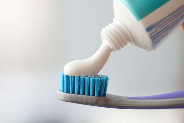 Hay una alternativa al flúor de la pasta de dientes
