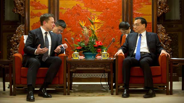Elon Musk speaks with Chinese Premier Li Keqiang at the Zhongnanhai leadership compound on January 9, 2018 in Beijing, China. 