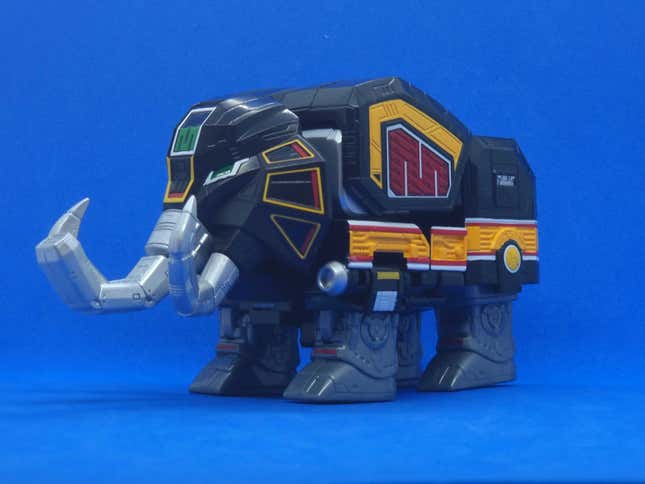 Image for article titled Hasbro&#39;s New Take on the Power Rangers Megazord Is Big, Bulky, and Mostly Brilliant