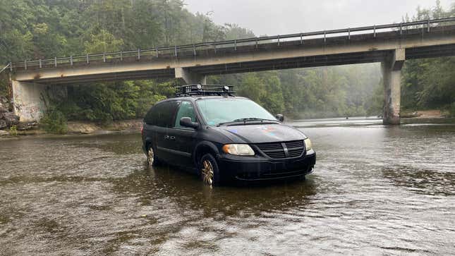 Image for article titled I Bought A $900 Rustbucket Minivan And Took It On A 1,500-Mile Adventure