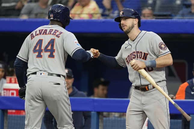 Kyle Tucker launches a solo home run to right, giving the USA a 5-2