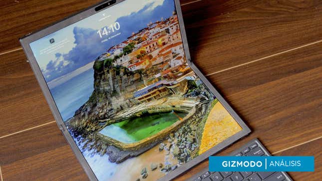 Imagen para el artículo titulado El Asus ZenBook 17 Fold OLED resulta muy prometedor, pero aun le queda trabajo por delante
