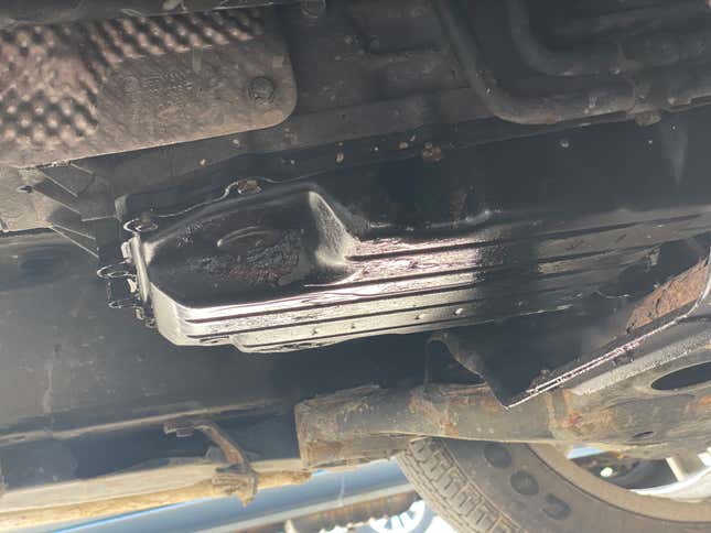 Image for article titled My Cheap Volkswagen Touareg Finally Broke And I Hired A Mobile Mechanic To Fix It