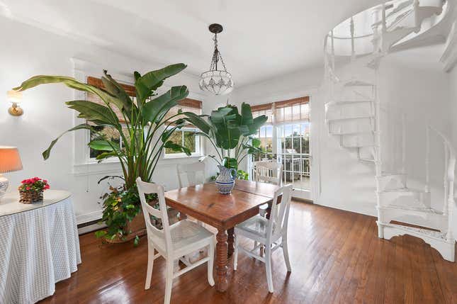 Image for article titled A look inside Grey Gardens, the storied Hamptons mansion that just sold for $15.5 million