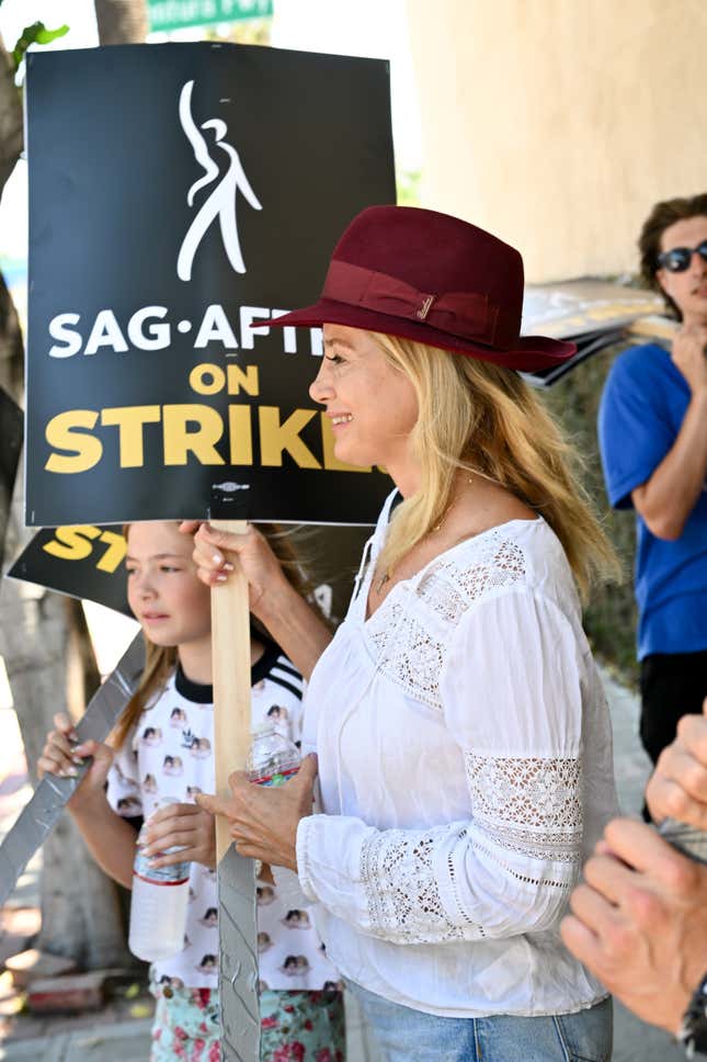 Image for article titled All the Celebs Showing Solidarity on the SAG-AFTRA Picket Line