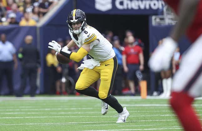 Reports: Steelers QB Kenny Pickett (knee) avoids long-term injury