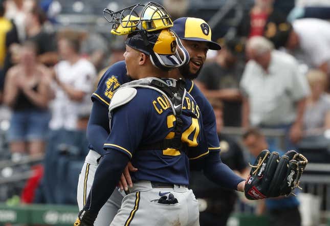 Milwaukee Brewers' William Contreras watches a teammate catch