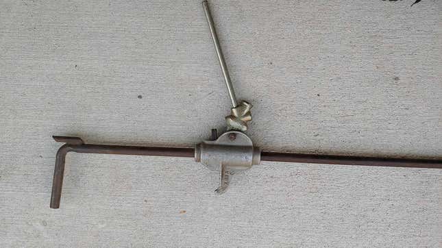 Image for article titled How A Professional Welder Fixed The Absurd Manufacturing Defect Preventing My Jeep's Door From Closing