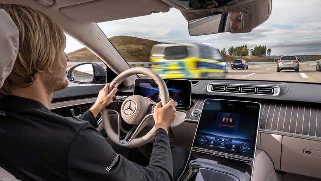 Imagen para el artículo titulado Mercedes logra que su “Autopilot” se apruebe en tramos de carreteras de Alemania