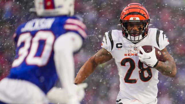 Joe Mixon carrying the ball against the Buffalo Bills during the AFC divisional round