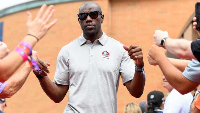 Image for article titled Former NFL Star Terrell Owens Hit By A Car After An Argument During A Basketball Game