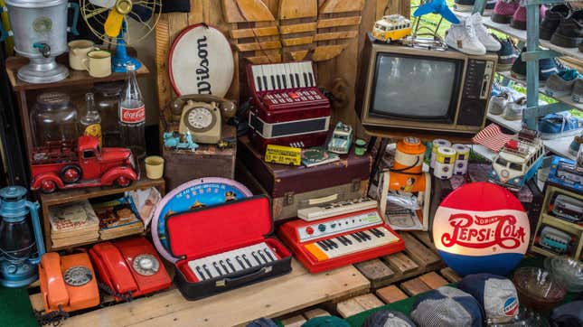 Image for article titled You Can Embrace &#39;Cluttercore&#39; Without Your House Looking Like a Yard Sale