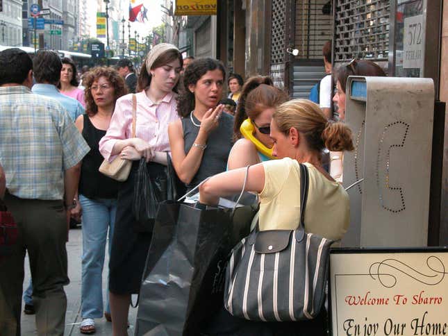 Image for article titled What New York looked like without electricity in 2003