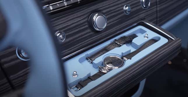 Imagen para el artículo titulado El automóvil mas caro del mundo es un Rolls-Royce con sombrillas en las puertas y champán en el maletero