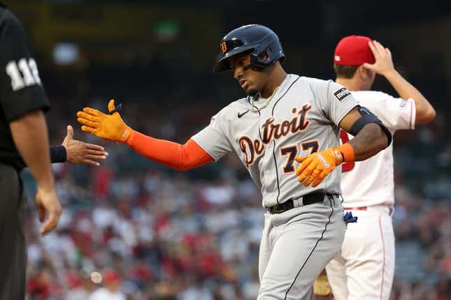 Brett Phillips hits walk-off home run in 10th against Tigers