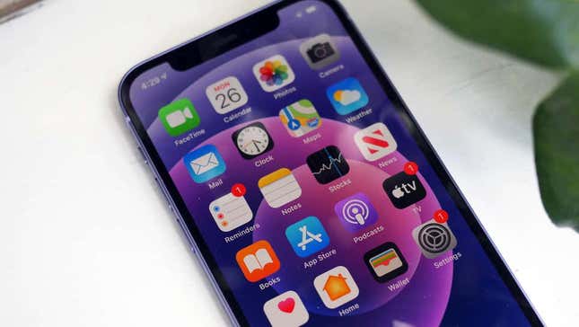Imagen para el artículo titulado Un rumor afirma que el iPhone 13 podrá hacer llamadas y enviar mensajes incluso sin cobertura