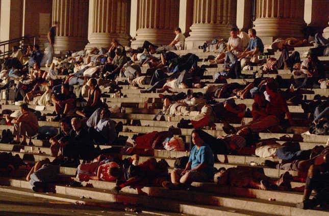 Image for article titled What New York looked like without electricity in 2003