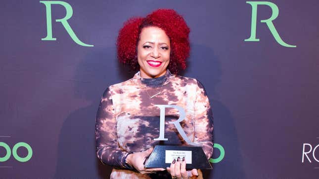 Pulitzer Prize-winning creator of The 1619 Project Nikole Hannah-Jones shows off her 2019 Root 100 statuette.