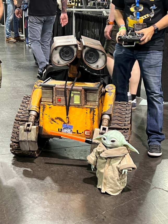 Image for article titled Here&#39;s Some of Star Wars Celebration 2022&#39;s Coolest Cosplay