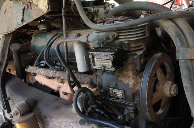 Image for article titled Here's What Those Big 'Bulbs' On Semi Trucks Are