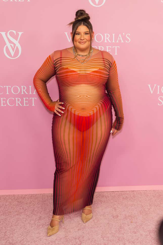 Image for article titled Victoria’s Secret Pink Carpet: The Brand Scrambles for Identity in First &#39;Show&#39; Since 2018
