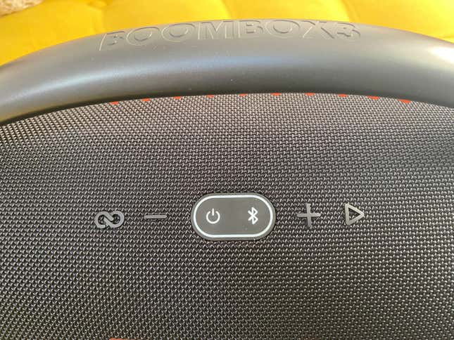 El altavoz JBL Boombox 3 debería estar en todas las listas de los equipos para el aire libre